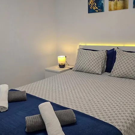 Lägenhet Casa Diana By Helloapartments *